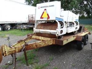 lot 23661 image: Ingersoll Rand DA-30 double drum asphalt roller w dual axle trailer