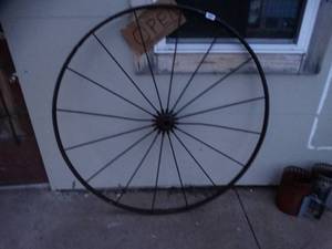 lot 23683 image: Vintage Wagon Wheel - Garden Decor.