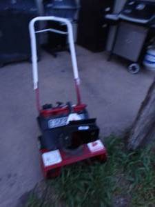 lot 23693 image: Snappers Snow Blower.