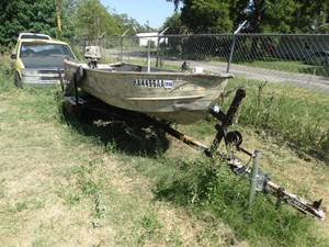 lot 23706 image: Aluminum fishing boat w trailer & motor Wildlife & Park Stickers till 2023