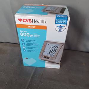 lot 77230 image: Sealed Cvs Health Bp3my1-3ecvs 600w Wrist Blood Pressure Monitor Gray 800228