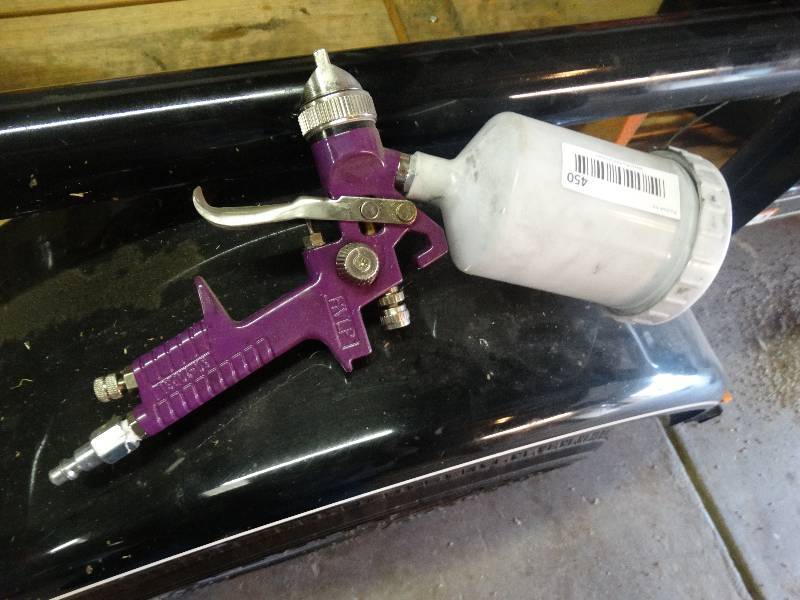 lot 450 image: Air sprayer paint gun.