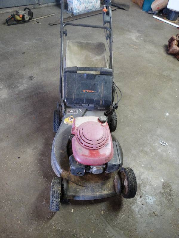 lot 458 image: Honda push mower wbag.