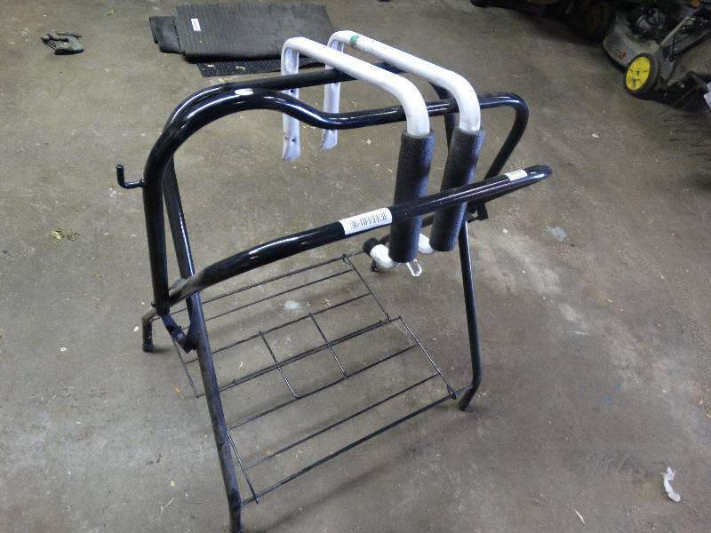 lot 459 image: Sattle rack w2 wall brackets.