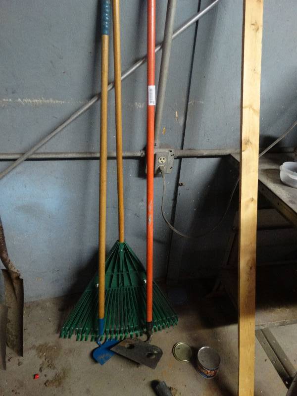 lot 469 image: 2 hoes & a rake.