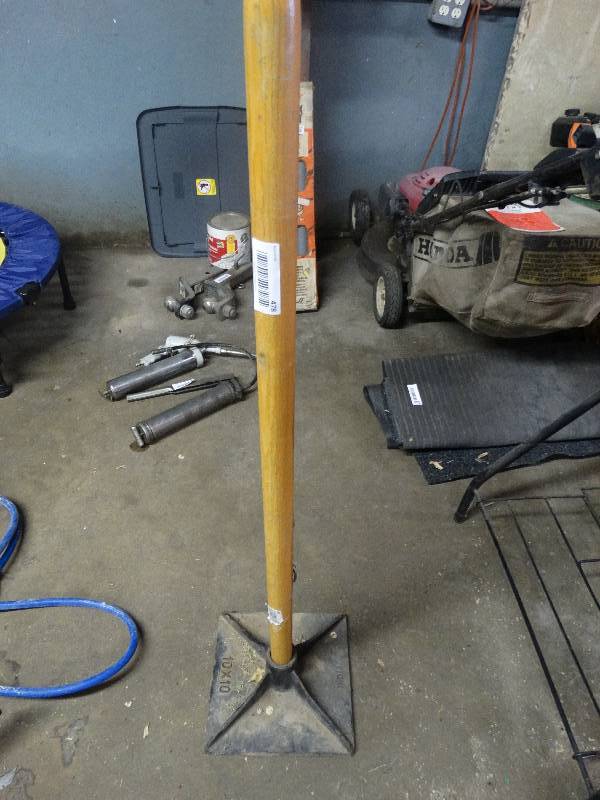 lot 478 image: 10 X 10 ponder needs new handle.