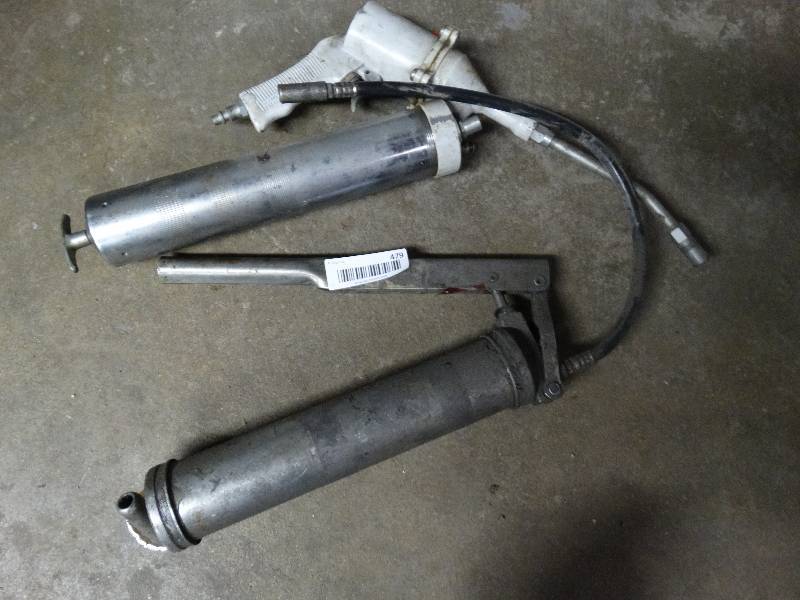 lot 479 image: 2 Grease guns.