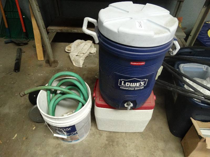 lot 482 image: 2 Cooler & garden hose.