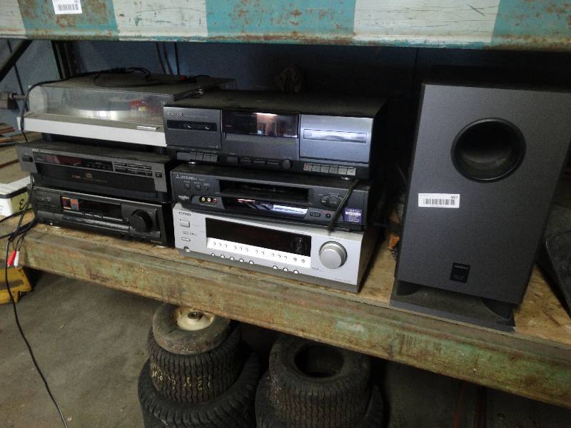 lot 487 image: Stereo componets.