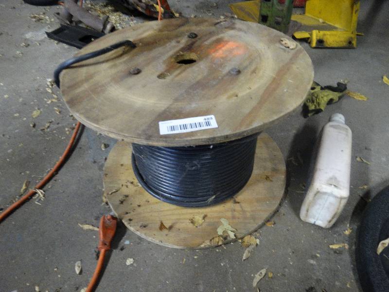 lot 489 image: Stool of wire.