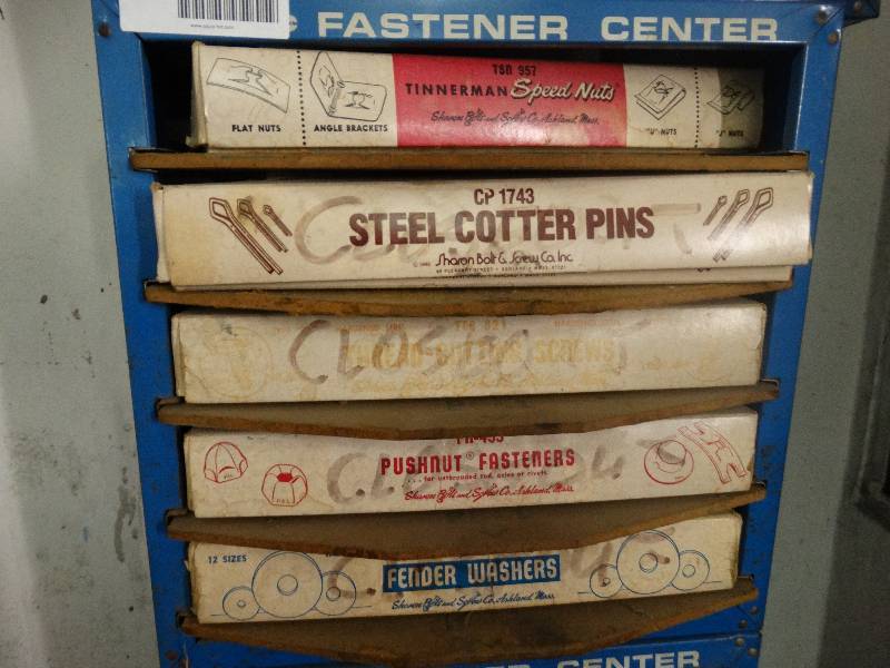 lot 2804 image: Fastener centers wvarious hardware.