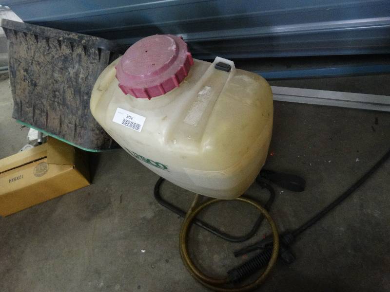 lot 2810 image: Lesco back pack sprayer wwand.