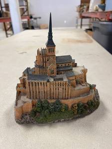 lot 64329 image: Mont Saint Michel castle, danbury mint, 1994