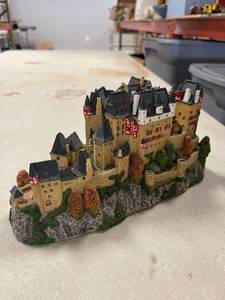 lot 64330 image: Eltz Castle, Danbury mint, 1994