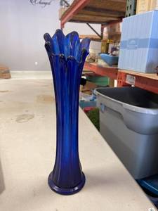 lot 64335 image: cobalt blue vase