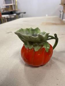 lot 64347 image: Royal Bayreuth creamer