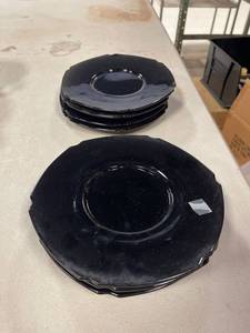 lot 64350 image: Black glass plates, Qty 8