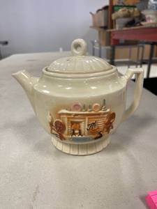lot 64351 image: Porcelain teapot