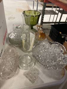 lot 64352 image: misc glassware