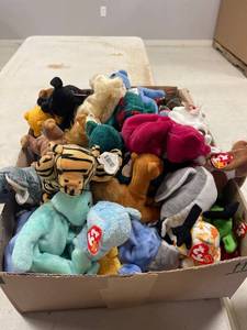 lot 64374 image: Large lot Ty beanie babies