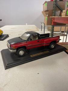 lot 64379 image: JRL dodge ram Dually 3500 model, side mirrors snapped off