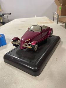 lot 64381 image: 1995 ERTL American Muscle Plymouth Prowler Concept Vehicle 118 Purple Drop Top