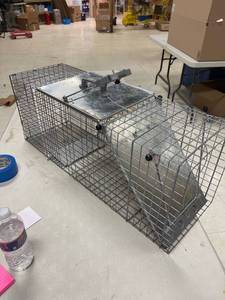 lot 64387 image: havahart trap, fits large-xl cats (cats not included)