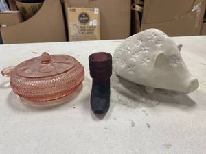 lot 64400 image: Bennington potters pig bank, glass boot, glass clock powder jar