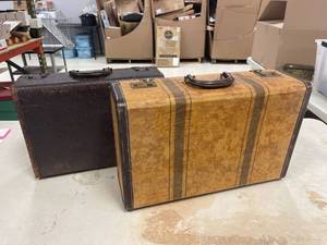 lot 64404 image: pair of vintage suitcase, dark brown leather, Hardshell striped, no keys, musky Oder