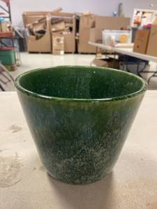 lot 64424 image: Hull planter, green
