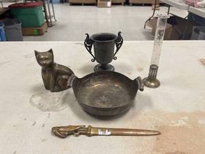 lot 64438 image: Miscellaneous silver plated and brass lot