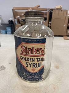 lot 64452 image: Staley golden table syrup jar
