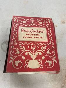 lot 64458 image: Vintage Betty Crockers picture cookbook