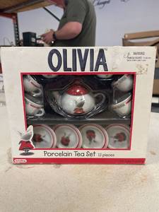 lot 64460 image: Olivia porcelain tea set