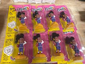 lot 64463 image: Hallmark Toots figurine, NIB Qty 8