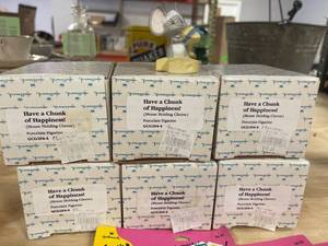 lot 64464 image: Hallmark have a chunk of happiness mouse figurine, Qty 6