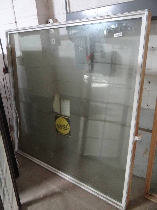 lot 105 image: Pella window.