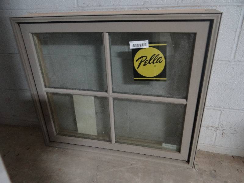 lot 117 image: Pella window.�