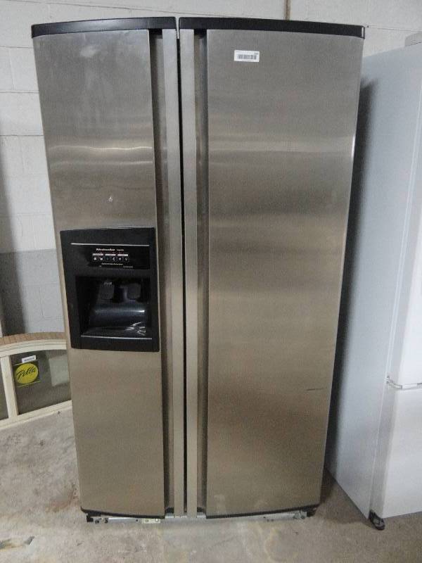 lot 160 image: Kitchen aid supperba side by side refrigeratorfreezer. works.