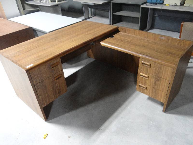 lot 170 image: Large desk unit wreturn.