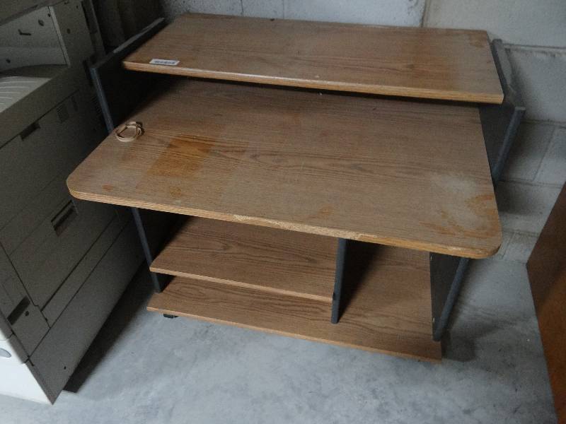 lot 175 image: Small computer desk.