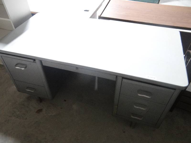 lot 178 image: Metal office deck.