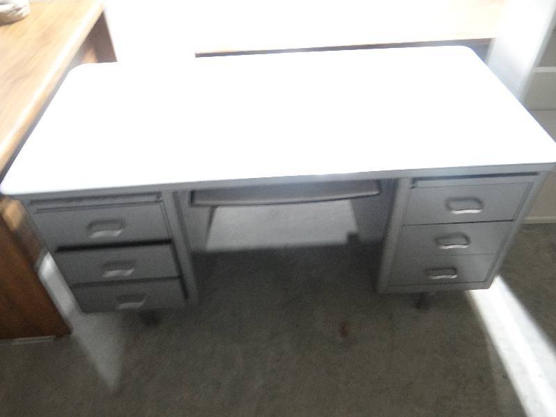 lot 180 image: Metal office desk.