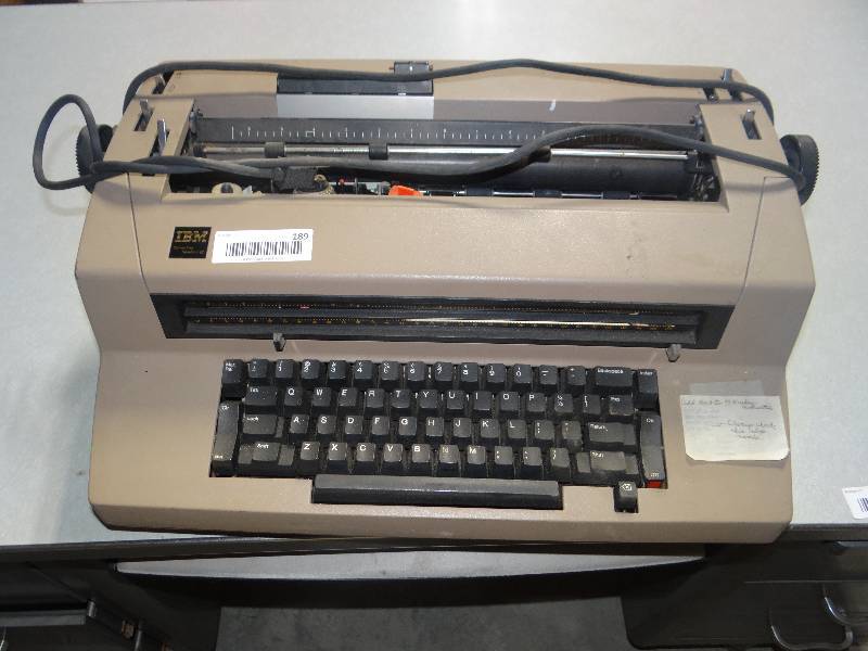 lot 189 image: IBM selectric II electric typewriter.