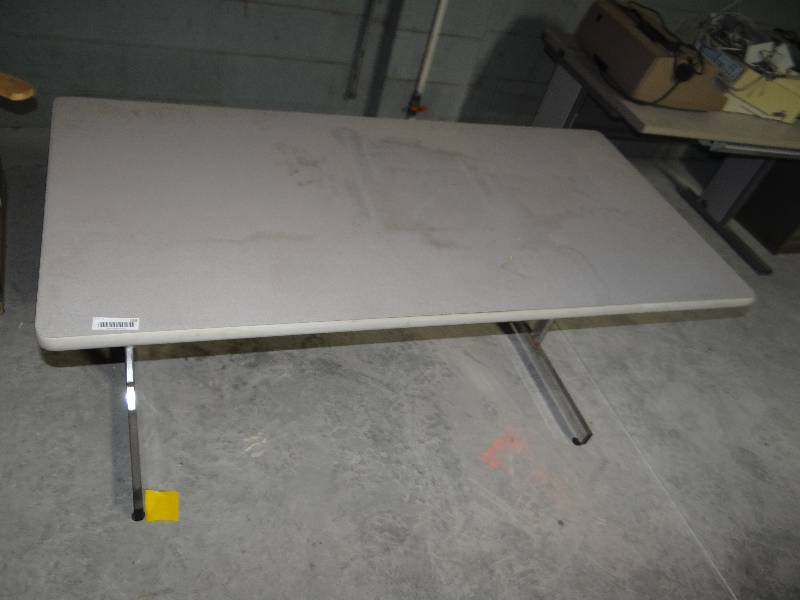 lot 193 image: Office desk.