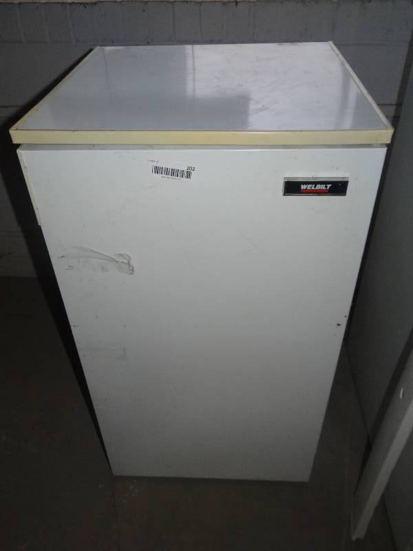 lot 202 image: Webilt mini refrigerator - works.