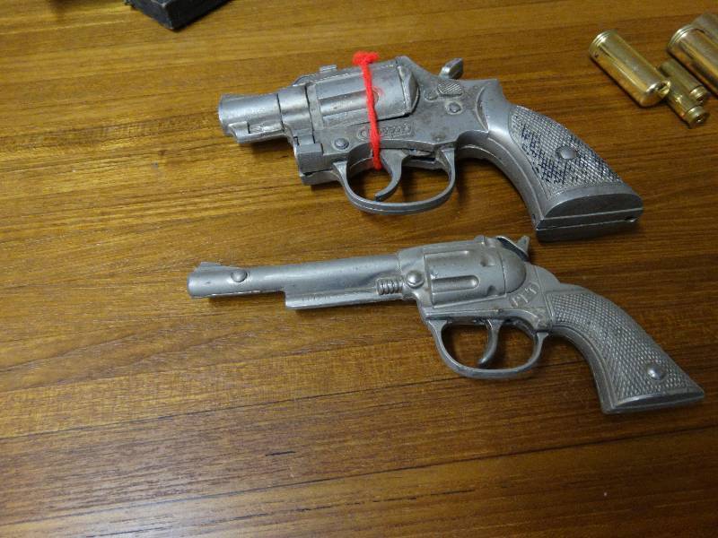 lot 510 image: Hubley pet toy gun, hubley trooper toy gun.