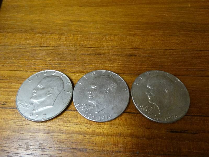 lot 516 image: Lot of 3 IKe dollars.