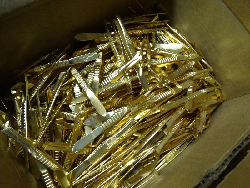 lot 518 image: Box of gold color tweezer.