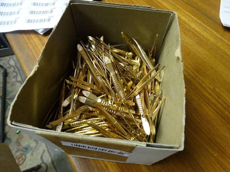 lot 520 image: Box of gold color tweezer.